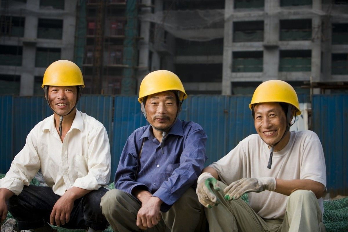 60歲以上員工在工作中出現(xiàn)腦梗死亡與工傷如何認(rèn)定（廣州企業(yè)法律顧問）